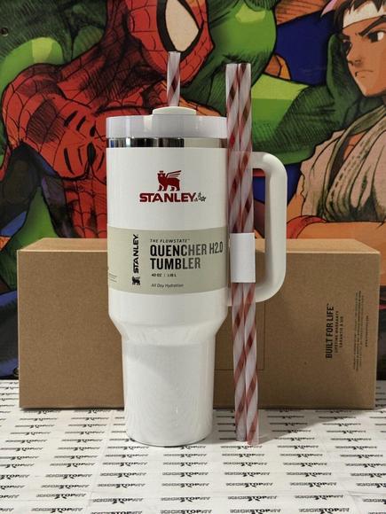 Limited Edition Stanley Mistletoe Twist Quencher H2.0 Flowstate Tumbler 40 OZ - Picture 1 of 7